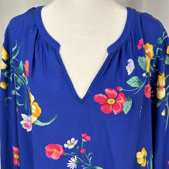 Old navy Royal blue floral print split neck top with long sleeves. - Picture 5 of 12